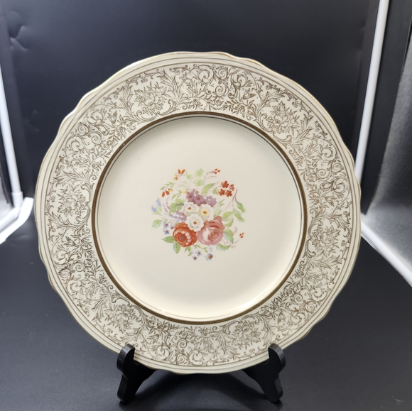 Fine Earthernware by Grindley Cream Petal Dinner Plate - Picture 1 of 11